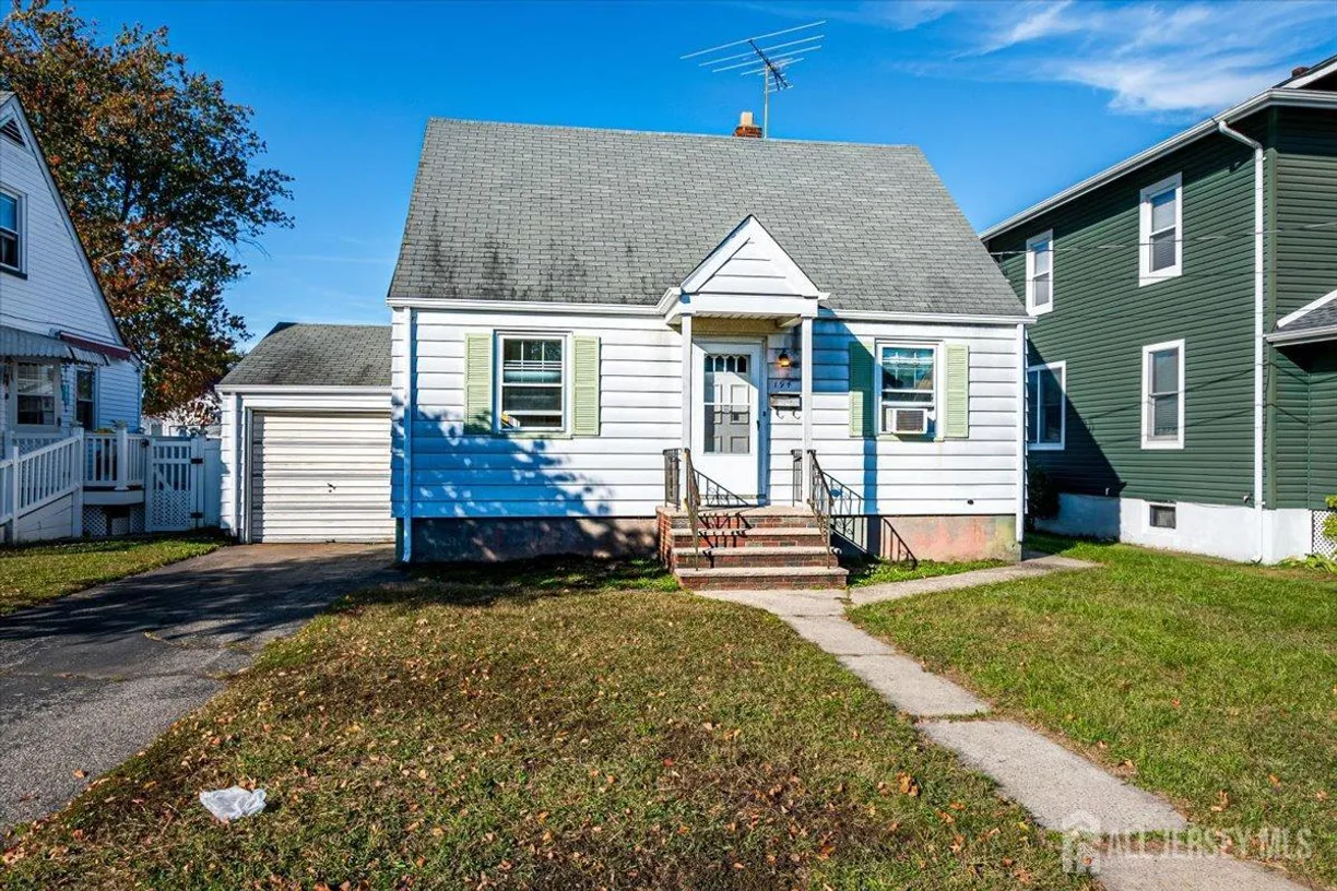Central NJ/Bucks County, PA Real Estate | View 194 Grove Avenue | 3 Beds, 1 Bath