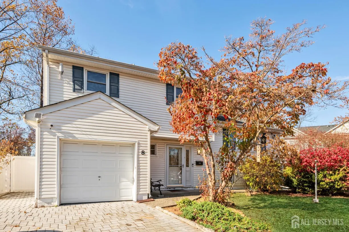 Central NJ/Bucks County, PA Real Estate | View 8 Carlisle Court | 4 Beds, 2 Baths