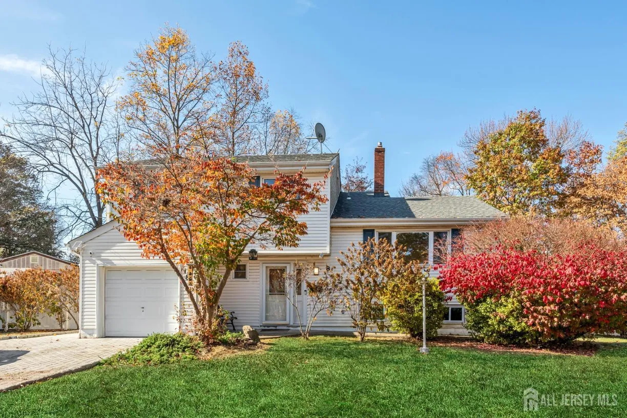 Central NJ/Bucks County, PA Real Estate | View 8 Carlisle Court | Listing