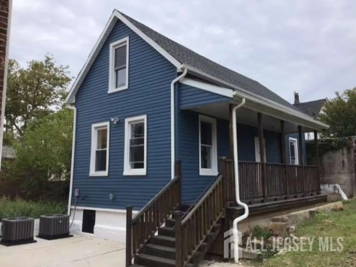 Central NJ/Bucks County, PA Real Estate | View 688 State Street, 3 | 2 Beds, 1 Bath