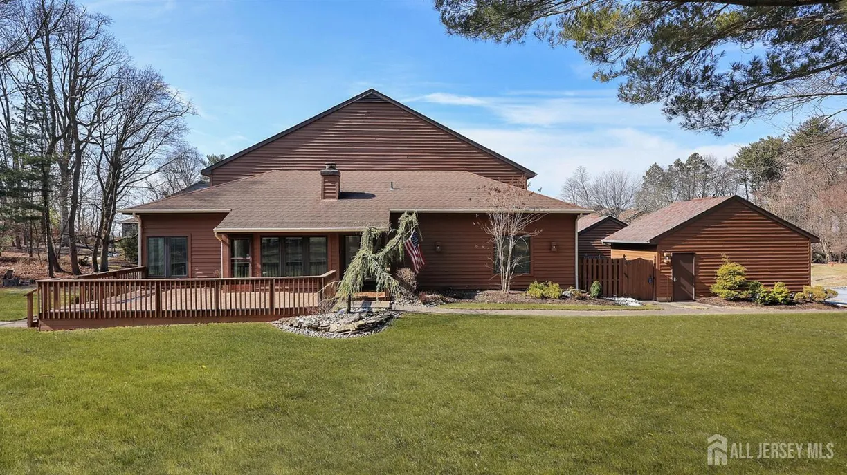 Central NJ/Bucks County, PA Real Estate | View 64 Giggleswick Way | 3 Beds, 3 Baths