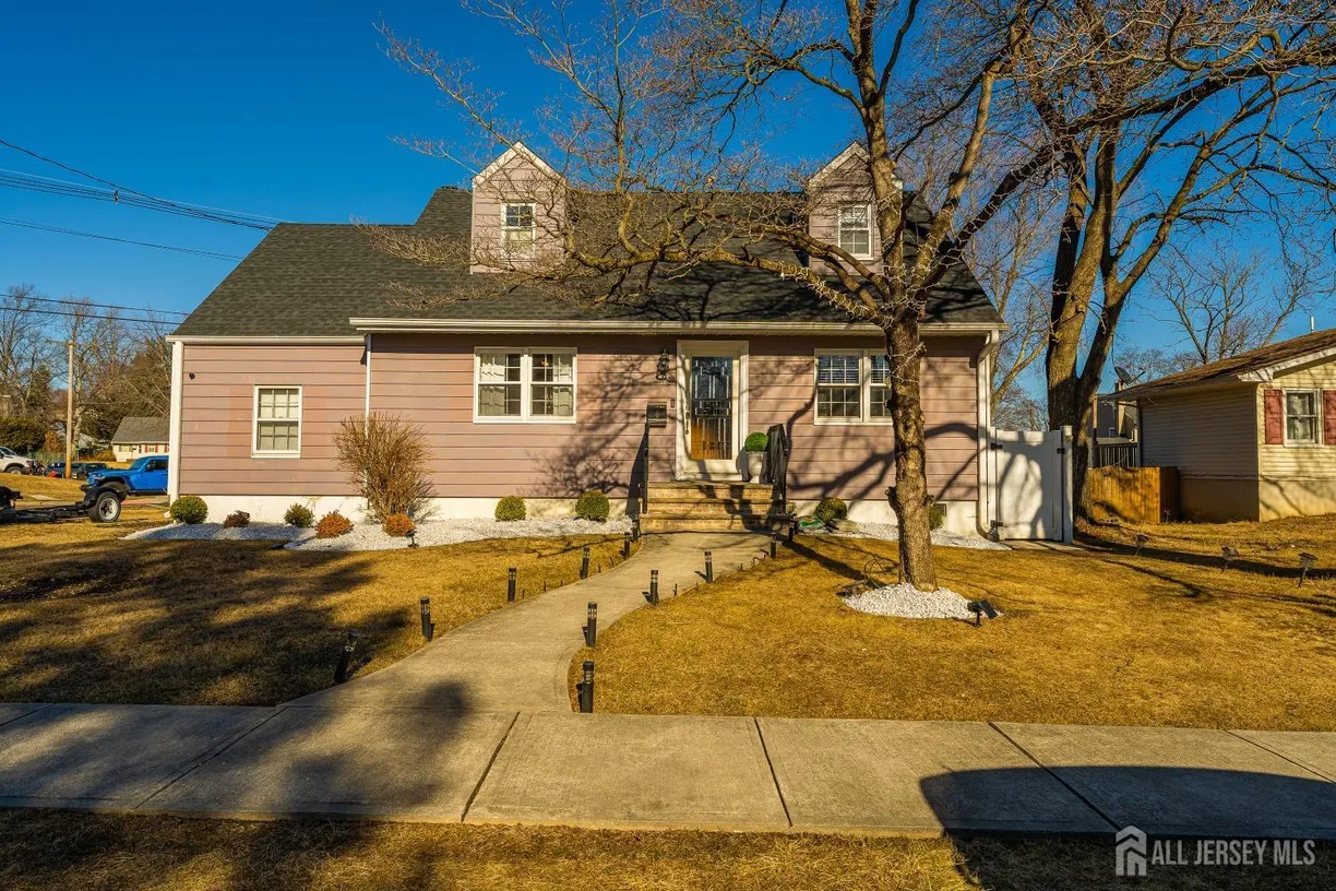 Central NJ/Bucks County, PA Real Estate | View 18 Monroe Place | 4 Beds, 2 Baths
