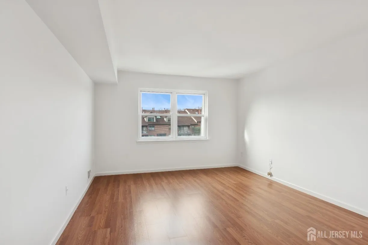 Central NJ/Bucks County, PA Real Estate | View 124 Beverly Hill Terrace, J | Listing
