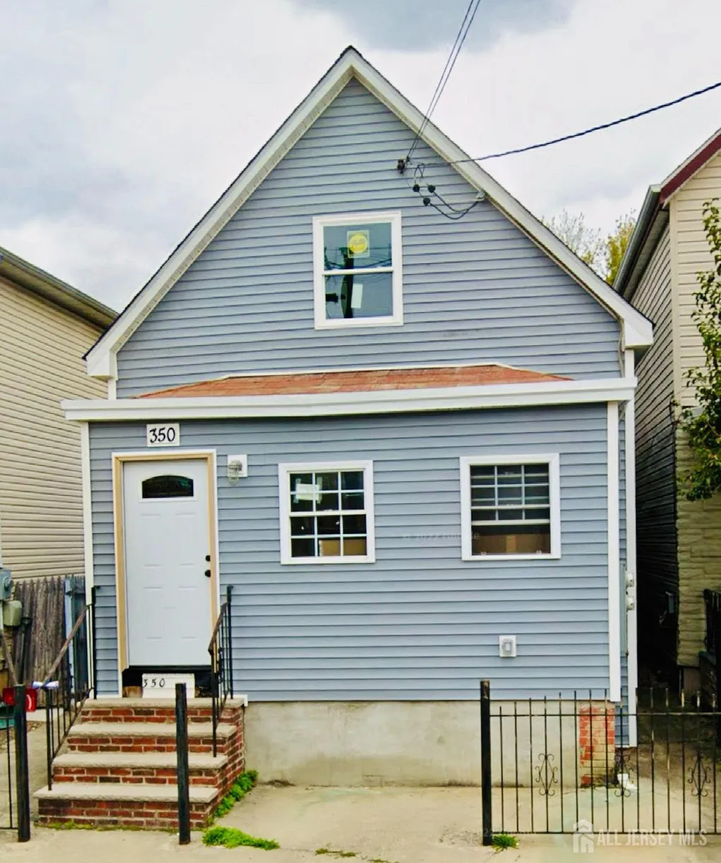 Central NJ/Bucks County, PA Real Estate | View 350 Fayette Street, A | 3 Beds, 1 Bath