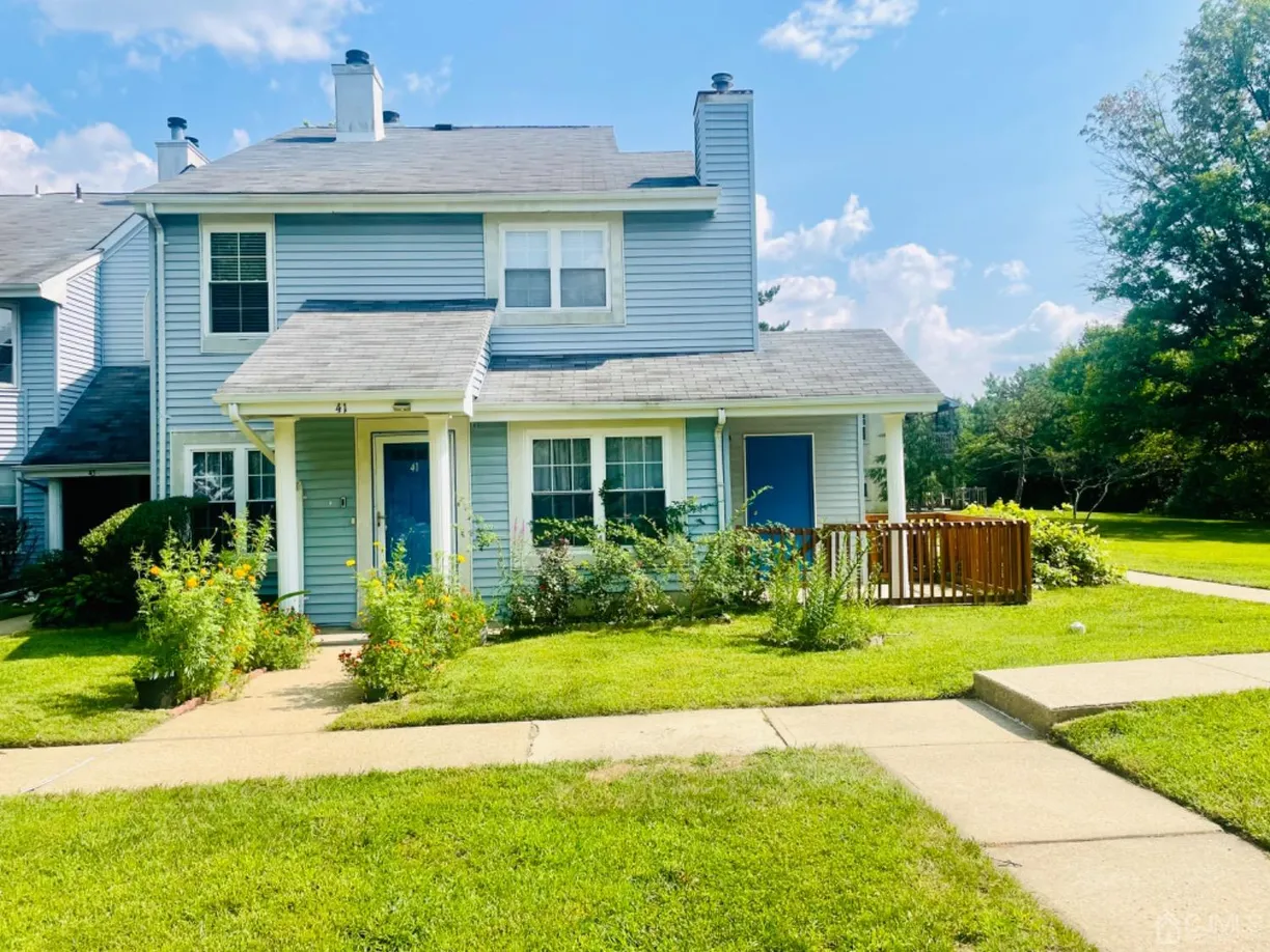 Central NJ/Bucks County, PA Real Estate | View 41 Tanglewood Court | 2 Beds, 1 Bath