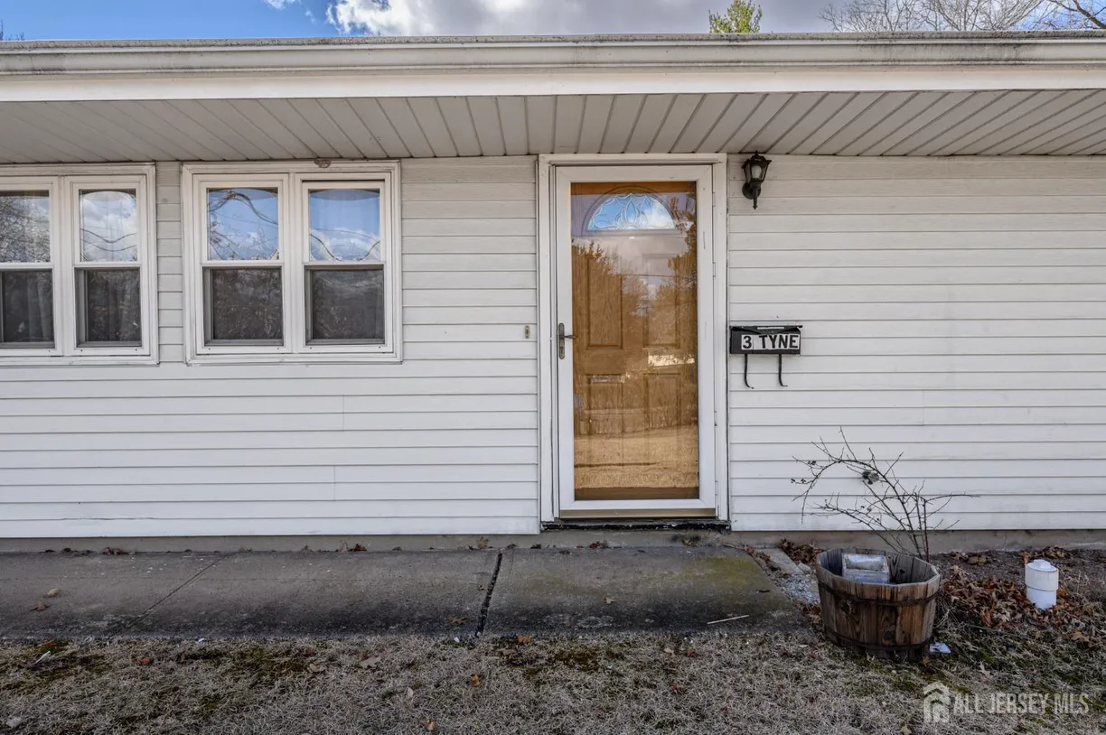 Central NJ/Bucks County, PA Real Estate | View 3 Tyne Court | Listing