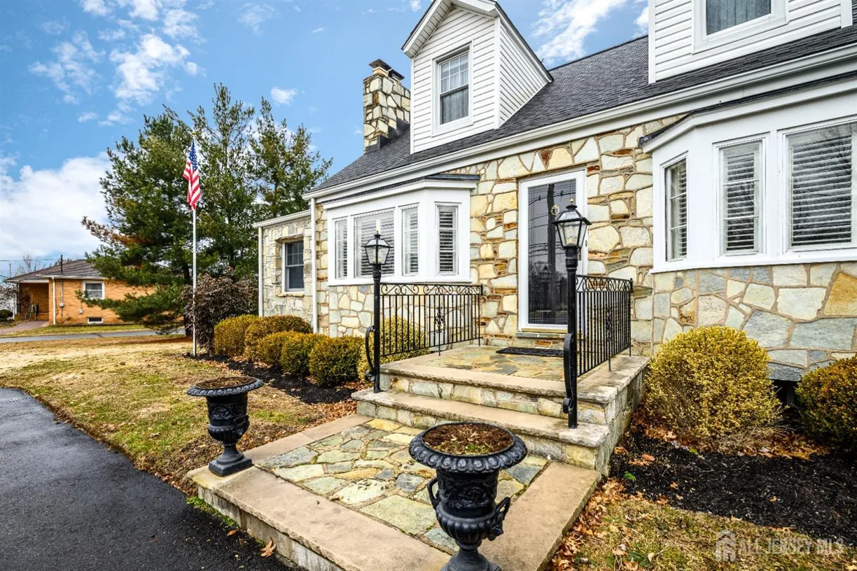 Central NJ/Bucks County, PA Real Estate | View 2371 Pennington Road | Listing
