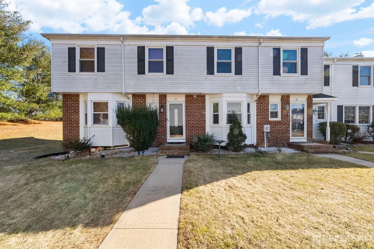 Central NJ/Bucks County, PA Real Estate | View 13 Rosewood Court | 3 Beds, 2 Baths