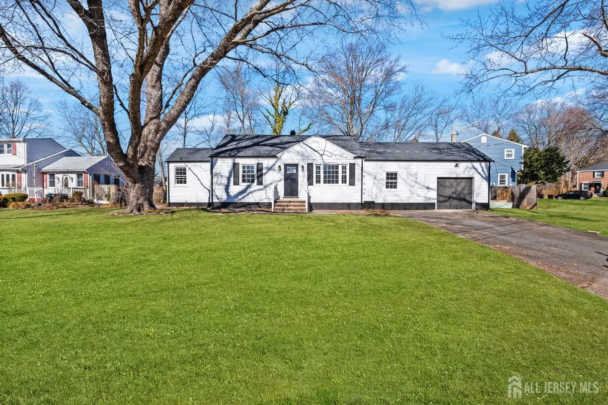 Central NJ/Bucks County, PA Real Estate | View 32 Nelson Circle | 3 Beds, 2 Baths