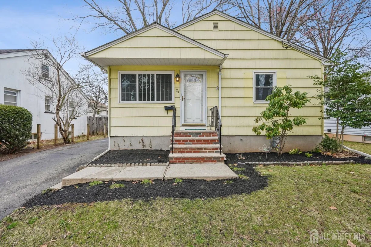Central NJ/Bucks County, PA Real Estate | View 73 E Walnut Street | 3 Beds, 1 Bath