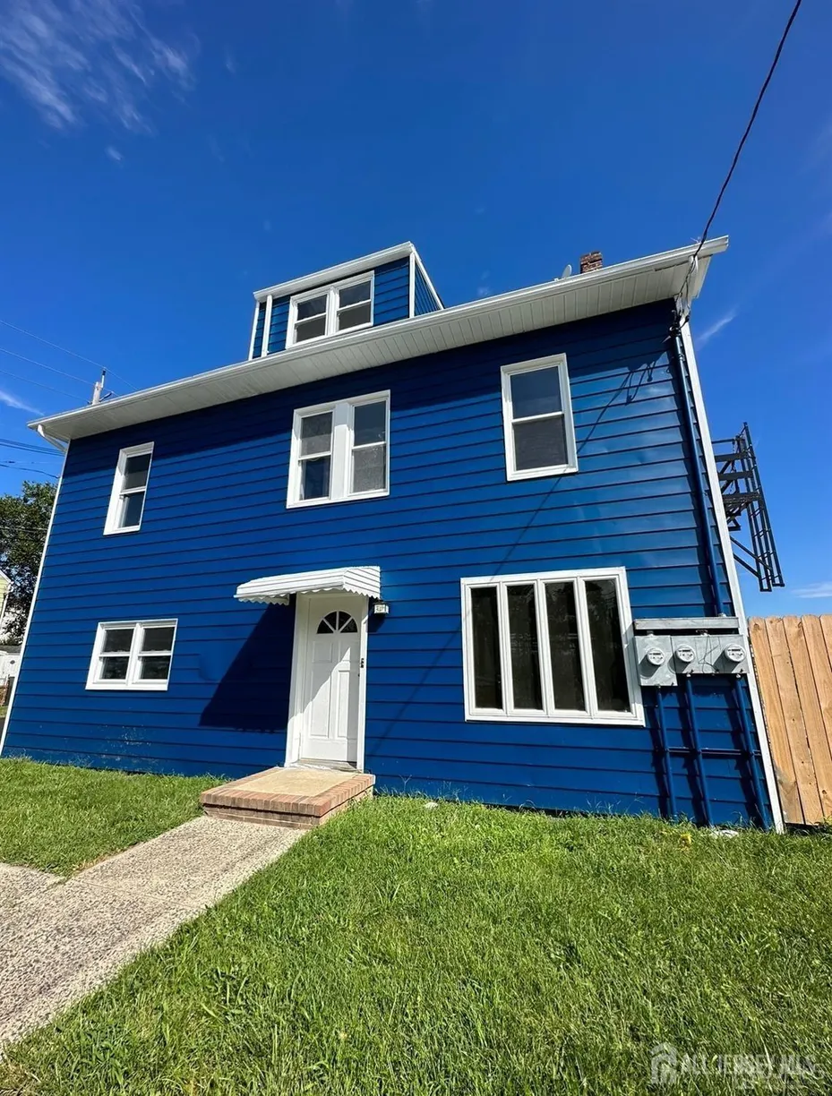 Central NJ/Bucks County, PA Real Estate | View 1061 King Georges Post Road | 3 Beds, 2 Baths