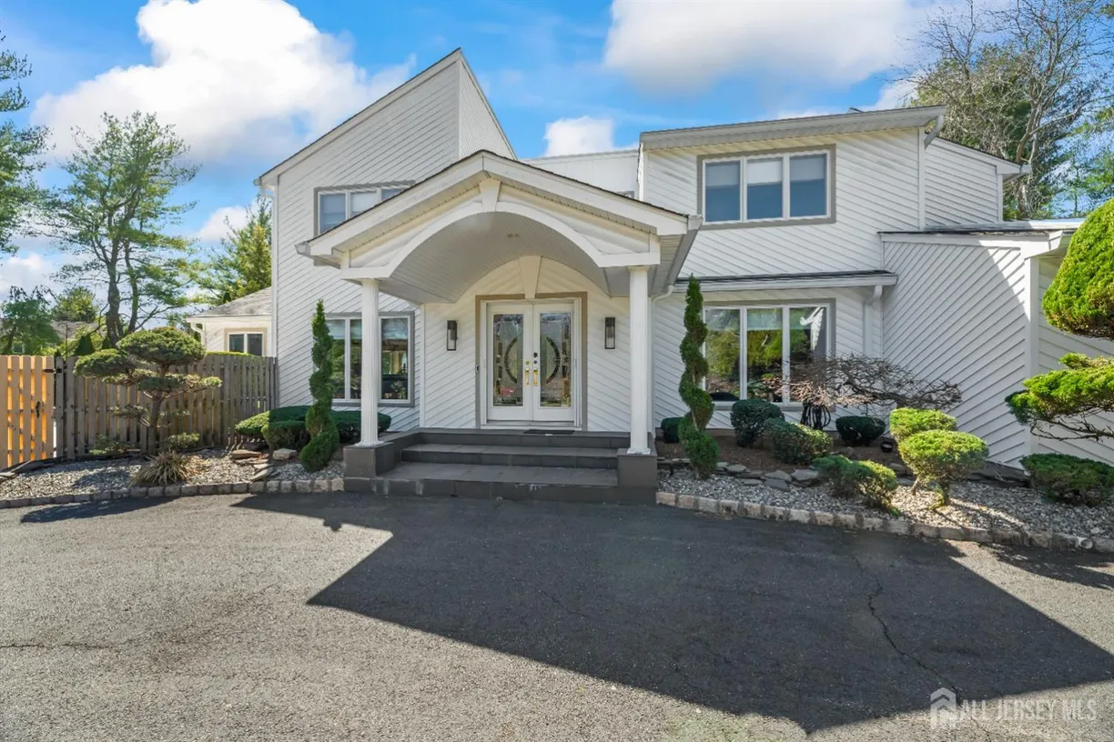 Central NJ/Bucks County, PA Real Estate | View 7 Leighton Drive | Listing