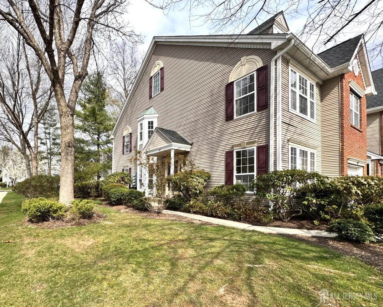 Central NJ/Bucks County, PA Real Estate | View 2 Burr Court | 3 Beds, 2 Baths