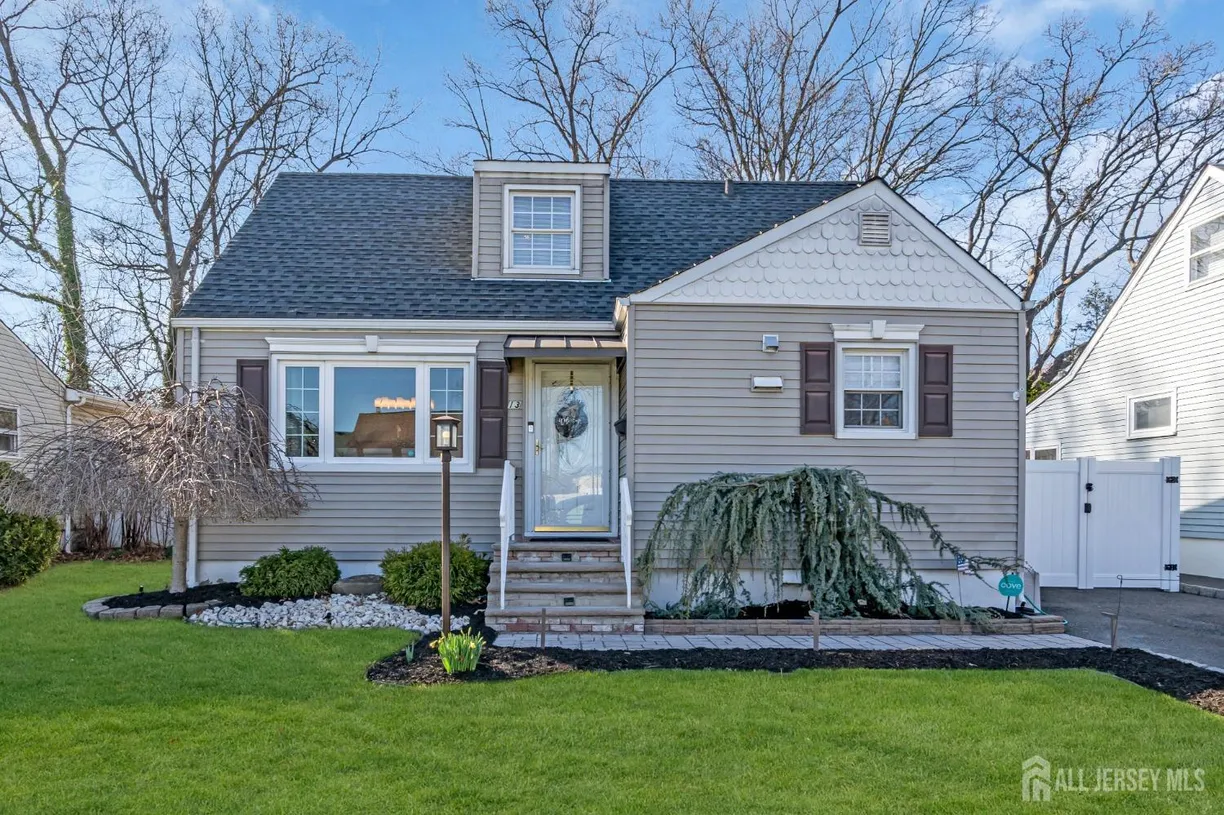 Central NJ/Bucks County, PA Real Estate | View 13 Chase Avenue | 2 Beds, 2 Baths
