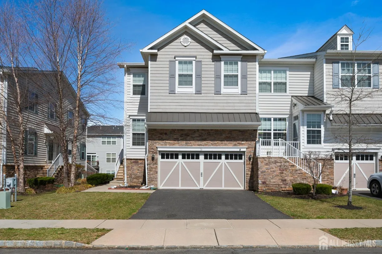 Central NJ/Bucks County, PA Real Estate | View 31 Morris Lane | 3 Beds, 2 Baths