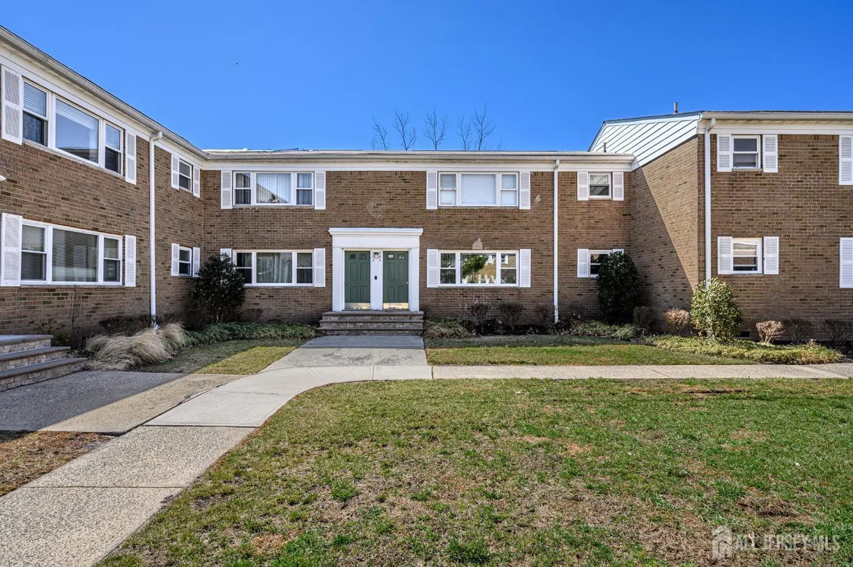 Central NJ/Bucks County, PA Real Estate | View 172 Evergreen Road, 14B | 1 Bed, 1 Bath
