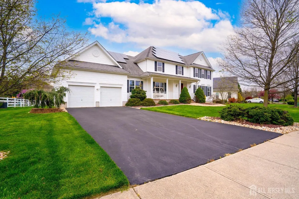 Central NJ/Bucks County, PA Real Estate | View 4 Cottonwood Court | Listing