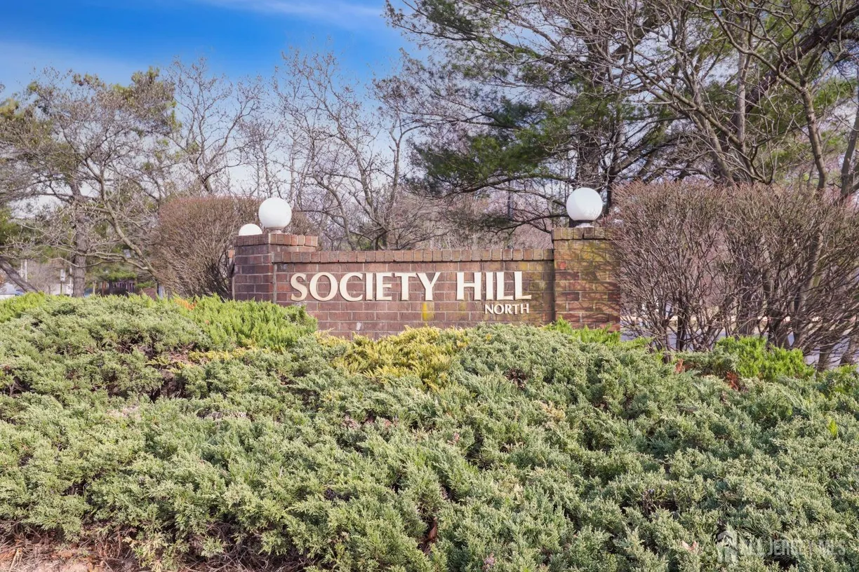 Central NJ/Bucks County, PA Real Estate | View 155 Pennsylvania Way | 2 Beds, 1 Bath