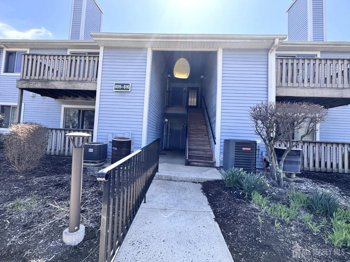 Central NJ/Bucks County, PA Real Estate | View 815 Aspen Drive | 1 Bed, 1 Bath