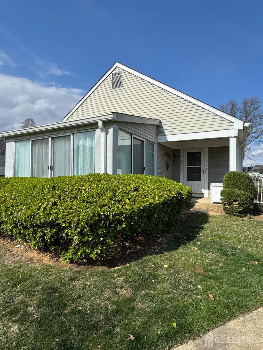 Central NJ/Bucks County, PA Real Estate | View 211 Rossmoor Drive, C | Listing