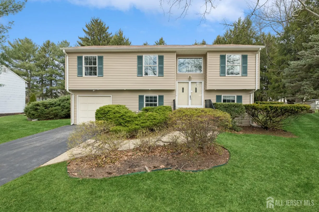 Central NJ/Bucks County, PA Real Estate | View 45 Linden Lane | Listing