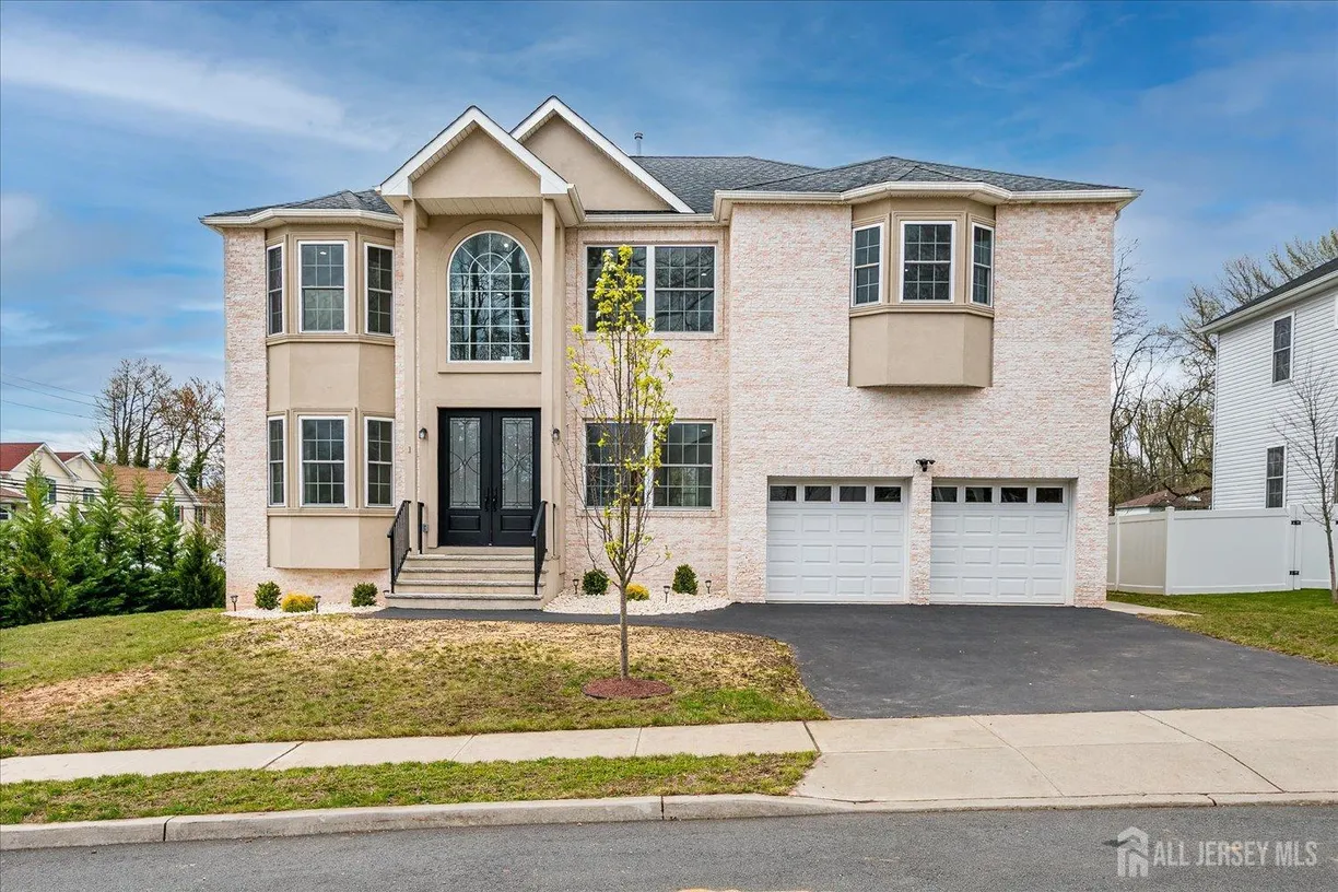 Central NJ/Bucks County, PA Real Estate | View 1 Bina Court | 4 Beds, 4 Baths
