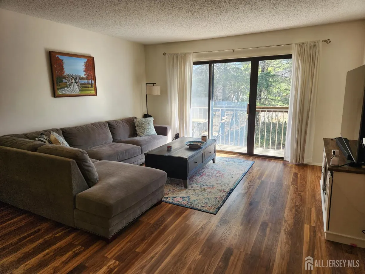Central NJ/Bucks County, PA Real Estate | View 314 Bromley Place | 2 Beds, 2 Baths