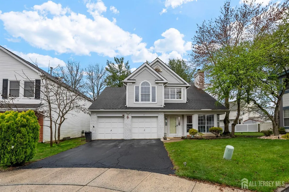 Central NJ/Bucks County, PA Real Estate | View 8 Carlisle Court | 3 Beds, 2 Baths