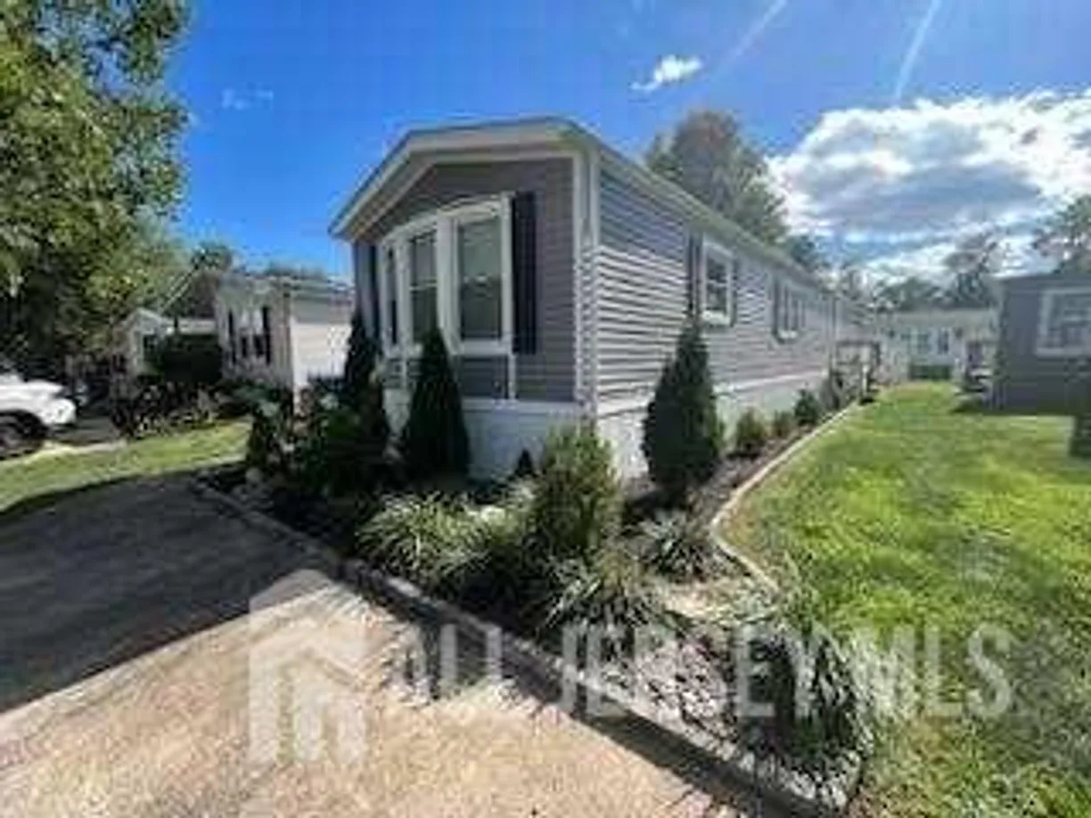 Central NJ/Bucks County, PA Real Estate | View 14 Byron Road | 2 Beds, 1 Bath