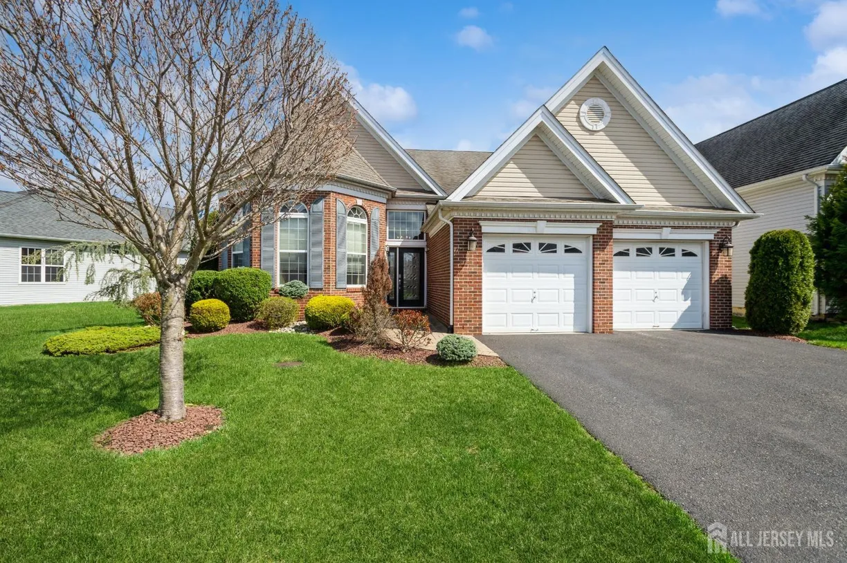 Central NJ/Bucks County, PA Real Estate | View 7 Riviera Drive | 3 Beds, 3 Baths