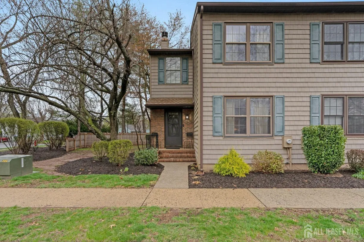Central NJ/Bucks County, PA Real Estate | View 1 Pheasant Run | Listing