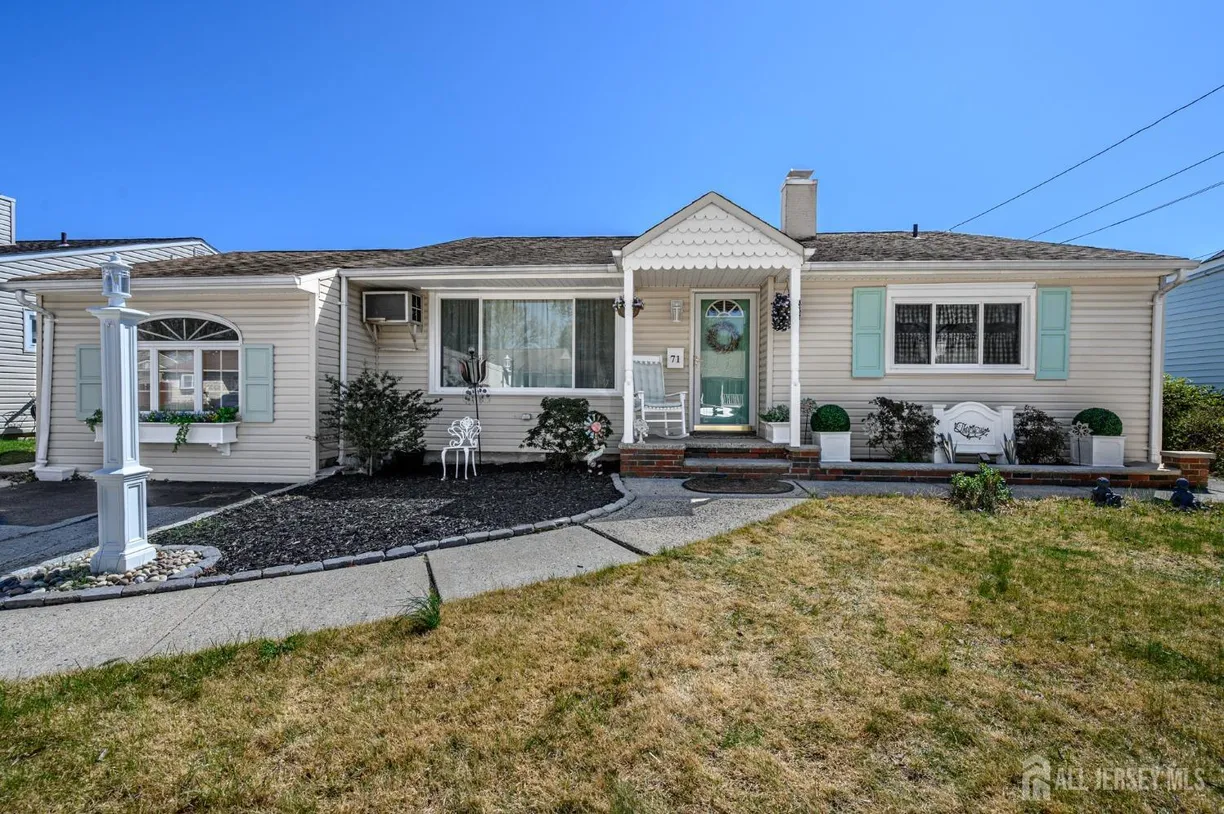 Central NJ/Bucks County, PA Real Estate | View 71 Cameo Place | 3 Beds, 1 Bath