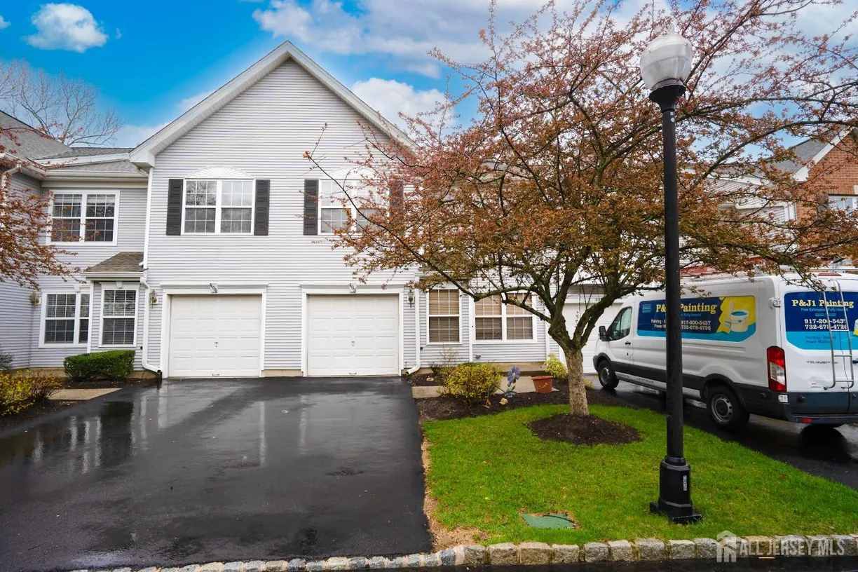 Central NJ/Bucks County, PA Real Estate | View 403 Canterbury Way | 3 Beds, 2 Baths