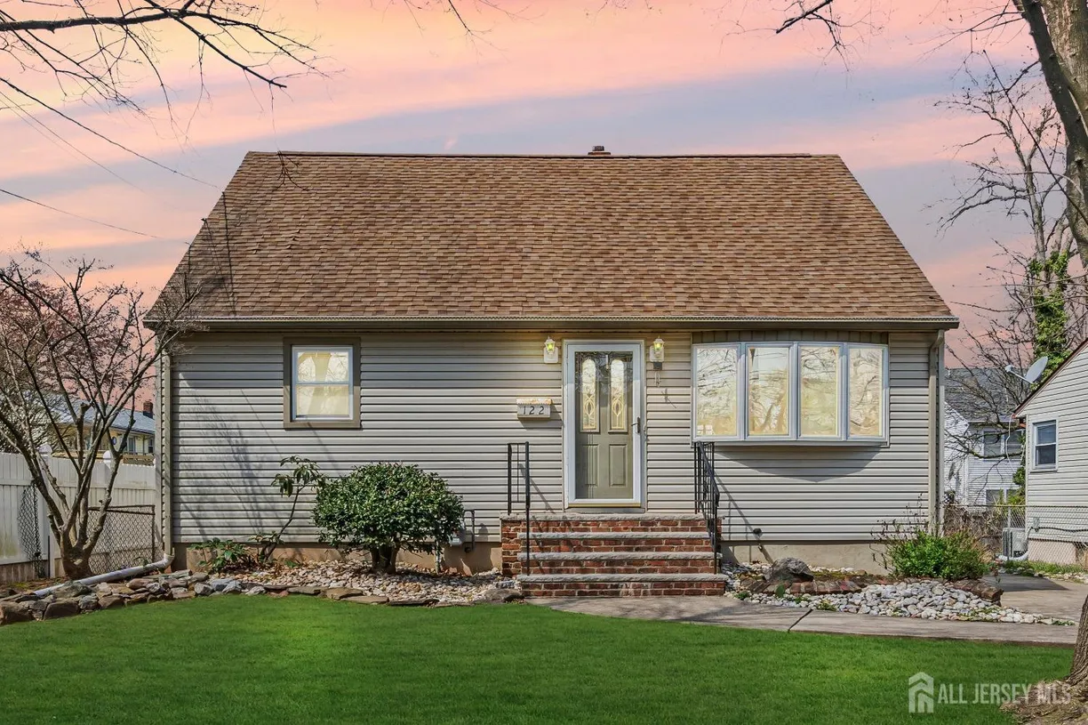 Central NJ/Bucks County, PA Real Estate | View 122 Orange Street | 4 Beds, 2 Baths