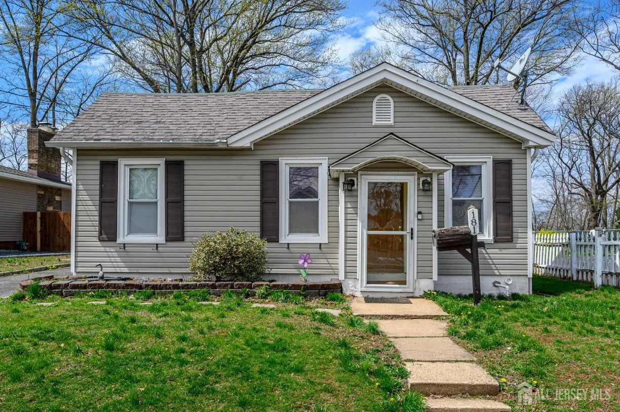 Central NJ/Bucks County, PA Real Estate | View 181 Woodruff Avenue | 2 Beds, 1 Bath