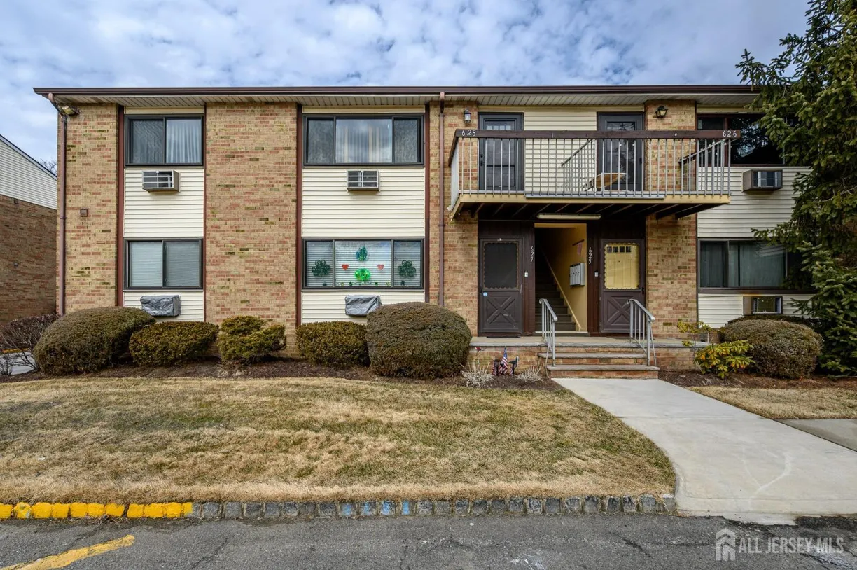 Central NJ/Bucks County, PA Real Estate | View 628 Cricket Lane | 1 Bed, 1 Bath