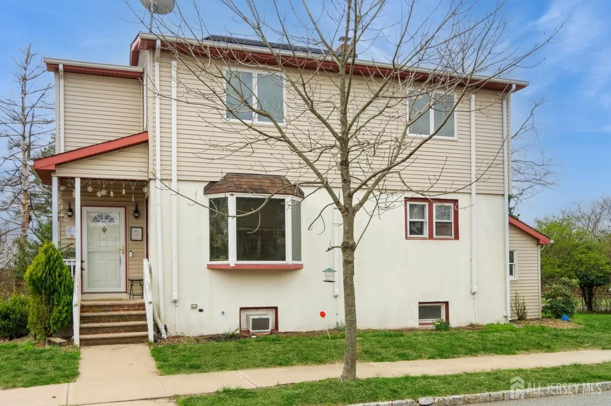 Central NJ/Bucks County, PA Real Estate | View 40 Riverview Avenue | 3 Beds, 1 Bath