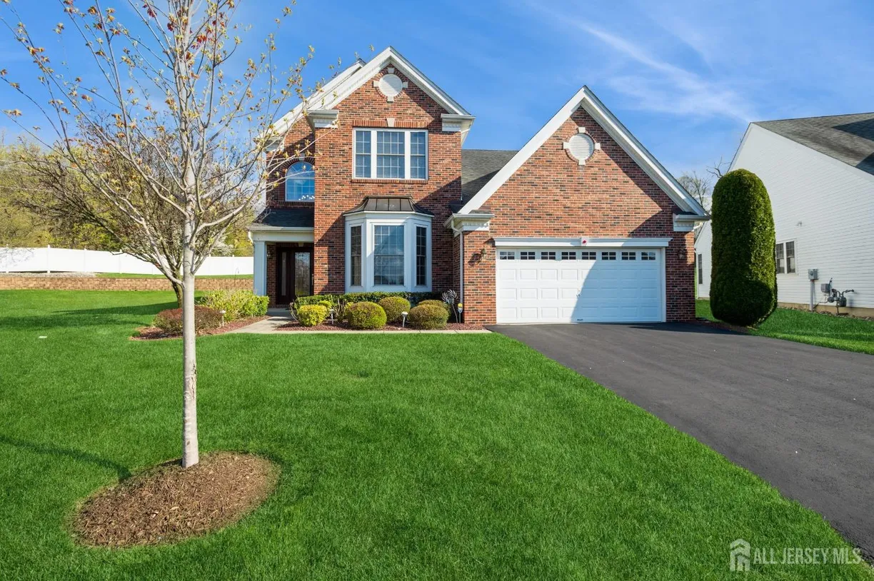 Central NJ/Bucks County, PA Real Estate | View 9 Memorial Court | 3 Beds, 3 Baths