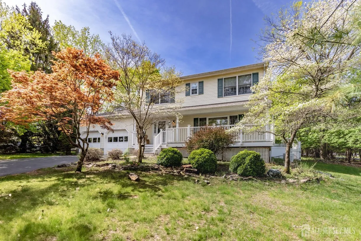 Central NJ/Bucks County, PA Real Estate | View 97 BENNINGTON Parkway | 4 Beds, 2 Baths