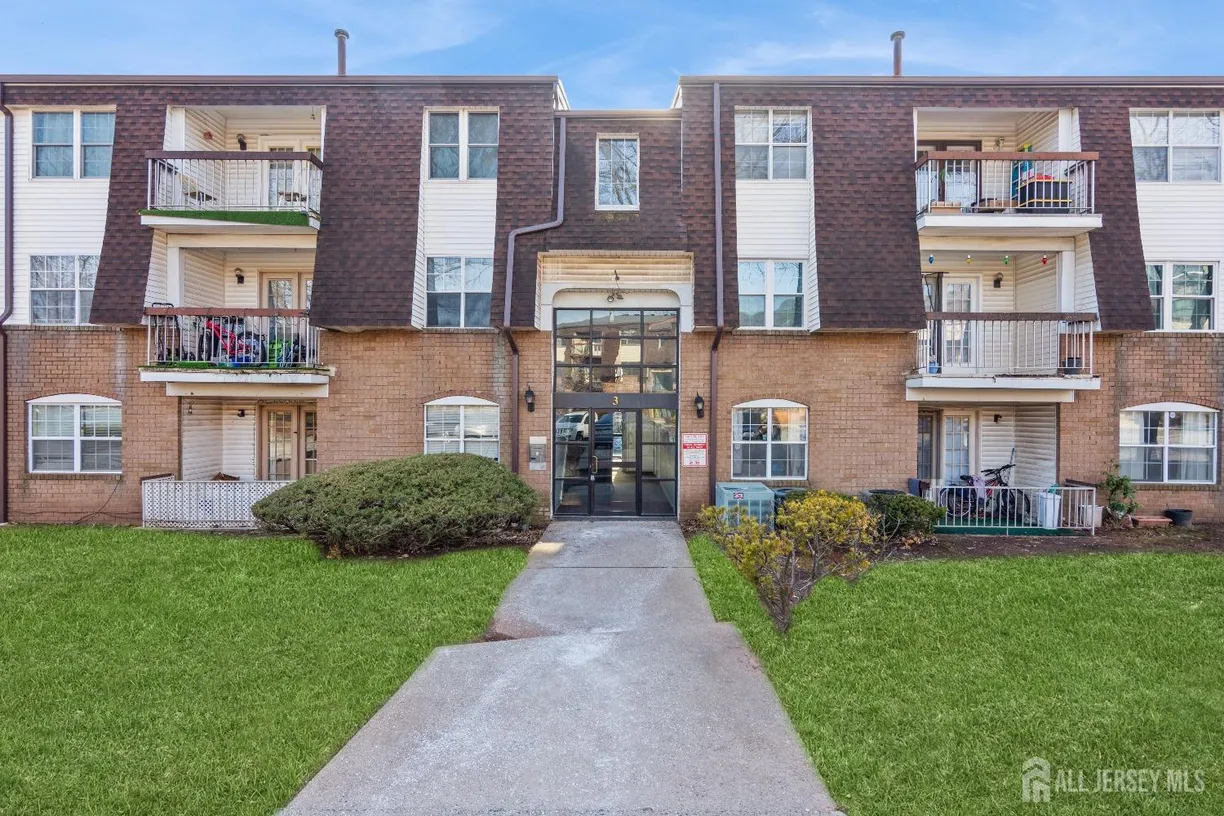 Central NJ/Bucks County, PA Real Estate | View 307 Green Hollow Drive | 2 Beds, 2 Baths