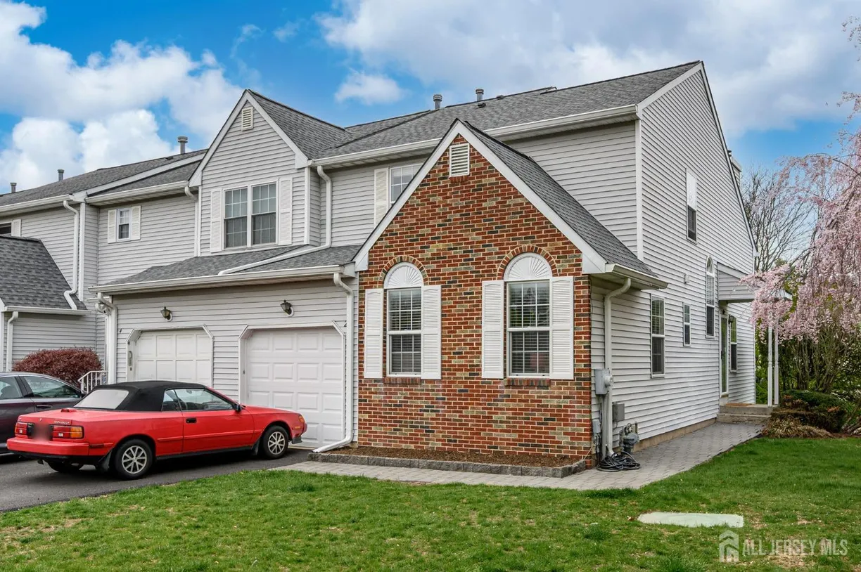 Central NJ/Bucks County, PA Real Estate | View 2 Crockett Lane | 2 Beds, 2 Baths
