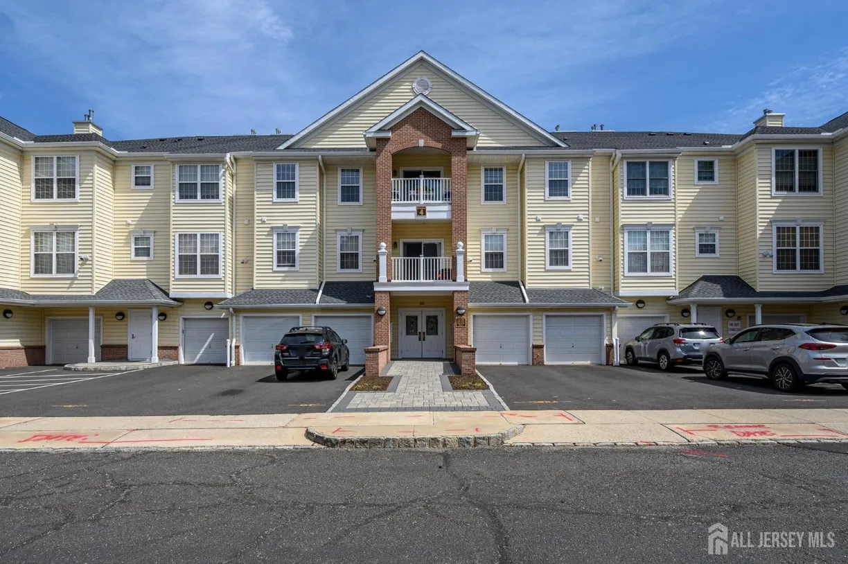 Central NJ/Bucks County, PA Real Estate | View 2103 Avery Court | 2 Beds, 2 Baths