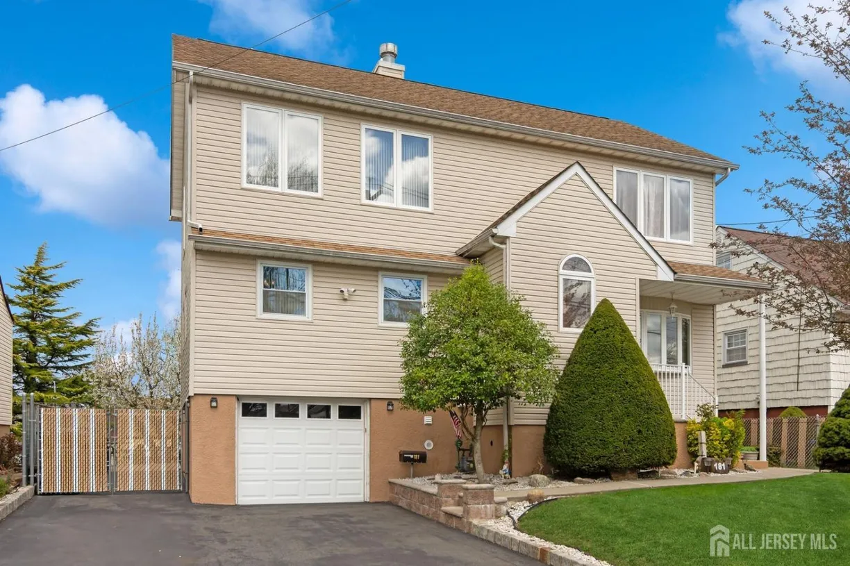 Central NJ/Bucks County, PA Real Estate | View 181 Wall Street | 5 Beds, 3 Baths