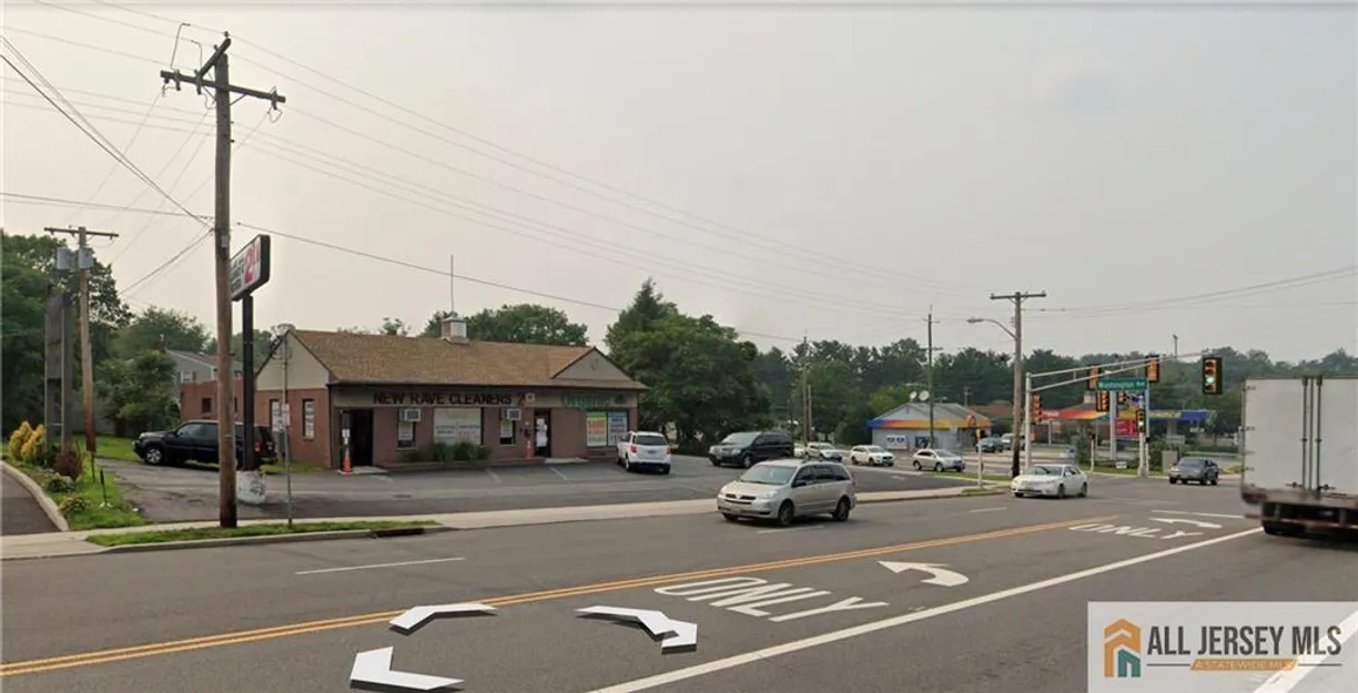 Central NJ/Bucks County, PA Real Estate | View 112 Ryders Lane | Listing