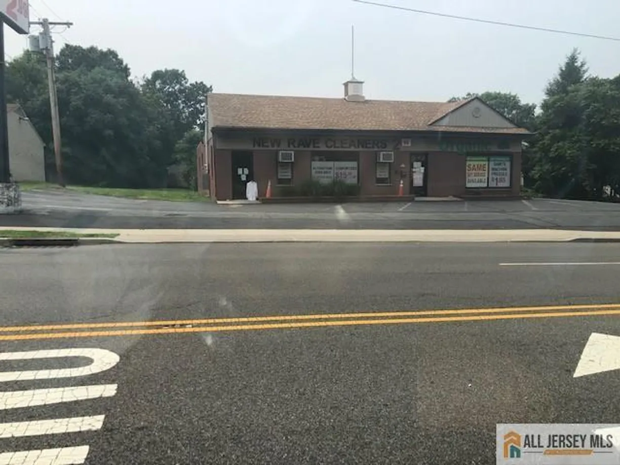 Central NJ/Bucks County, PA Real Estate | View 112 Ryders Lane | Listing