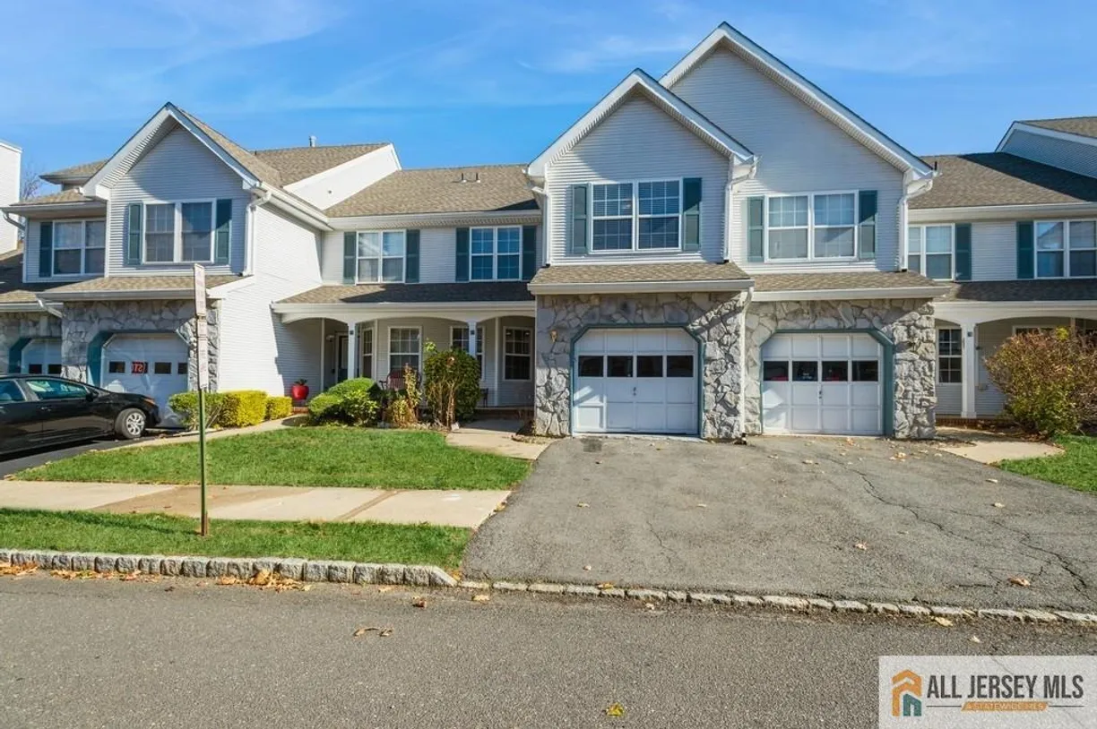 Central NJ/Bucks County, PA Real Estate | View 22 Jill Court | 2 Beds, 2 Baths