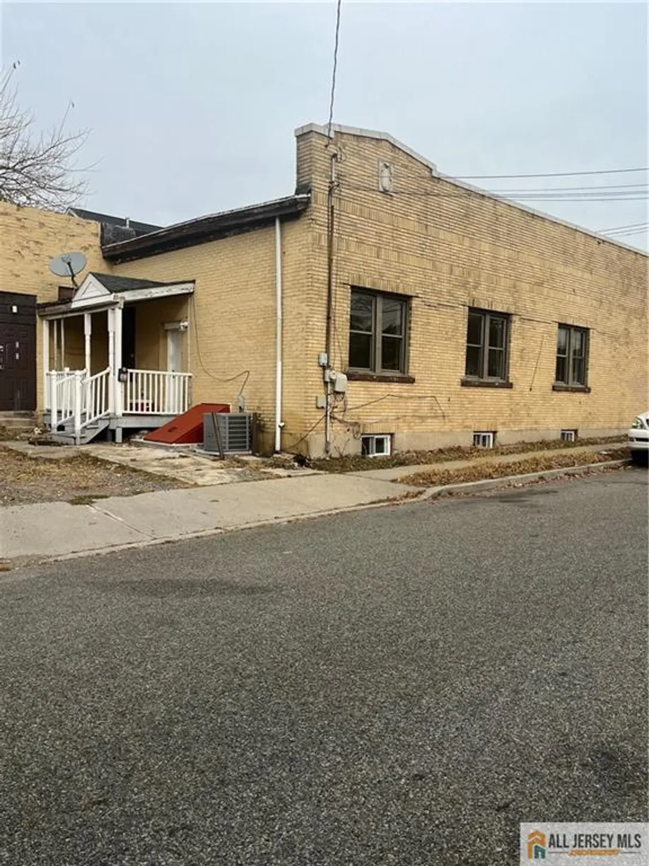 Central NJ/Bucks County, PA Real Estate | View 363 Florida Grove Road | 3 Beds, 1 Bath
