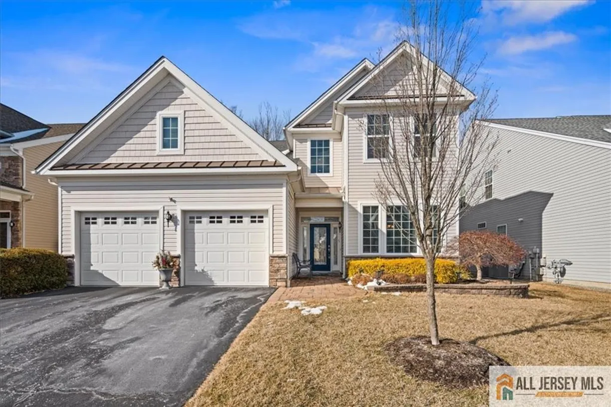 Central NJ/Bucks County, PA Real Estate | View 86 Inverness Drive | 4 Beds, 3 Baths