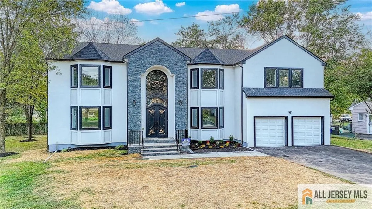 Central NJ/Bucks County, PA Real Estate | View 6 Jennifer Court | 6 Beds, 5 Baths