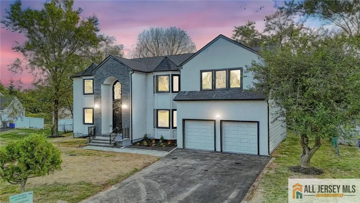Central NJ/Bucks County, PA Real Estate | View 6 Jennifer Court | Listing